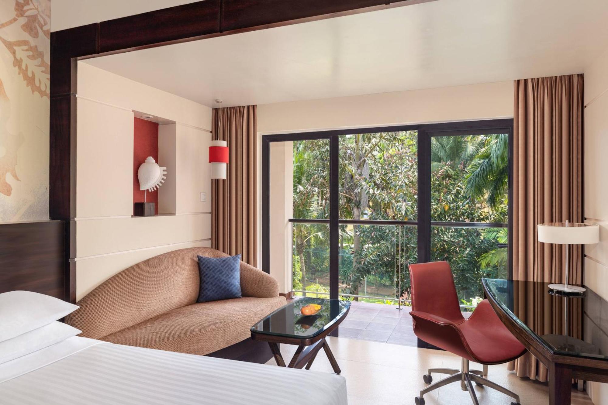 Queen Room Two Queen Beds Garden View